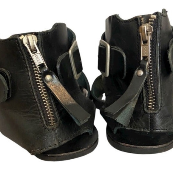 Coconuts by Matisse Black Leather Strappy Sandal - Picture 2 of 9